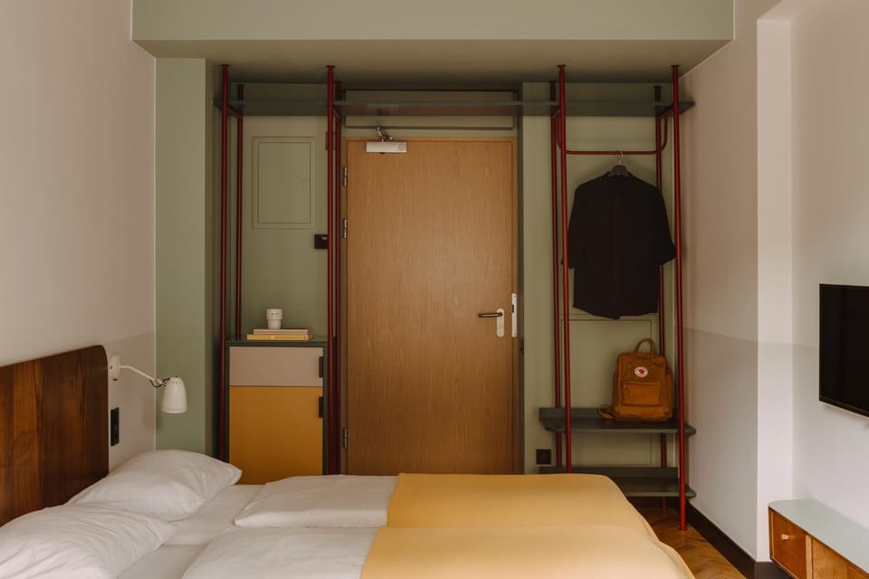 Bed, TV and multimedia, Bedroom, wardrobe