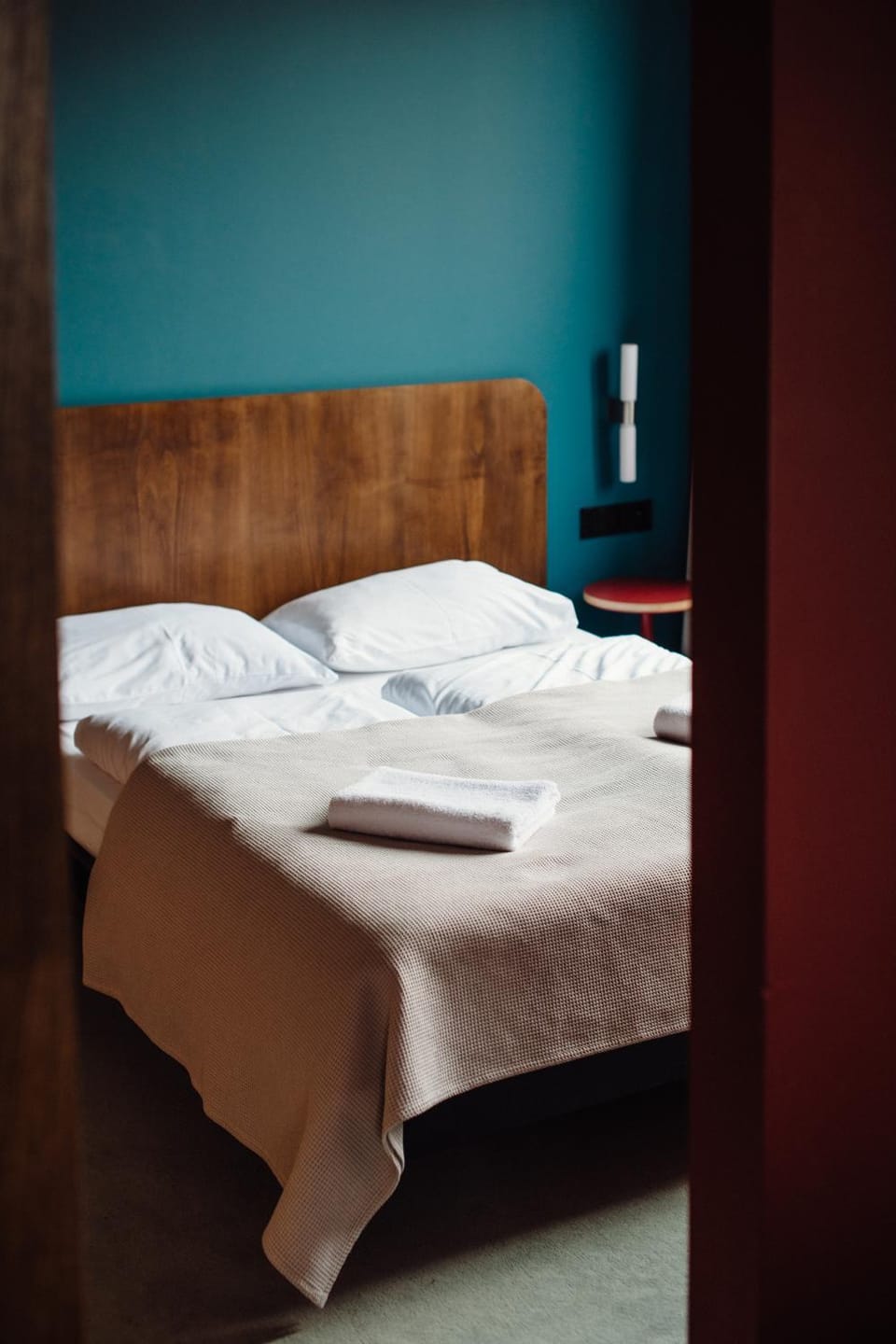 Bed, Bedroom, towels