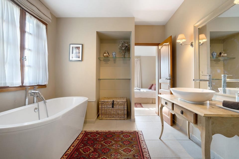 Bathroom, Living room