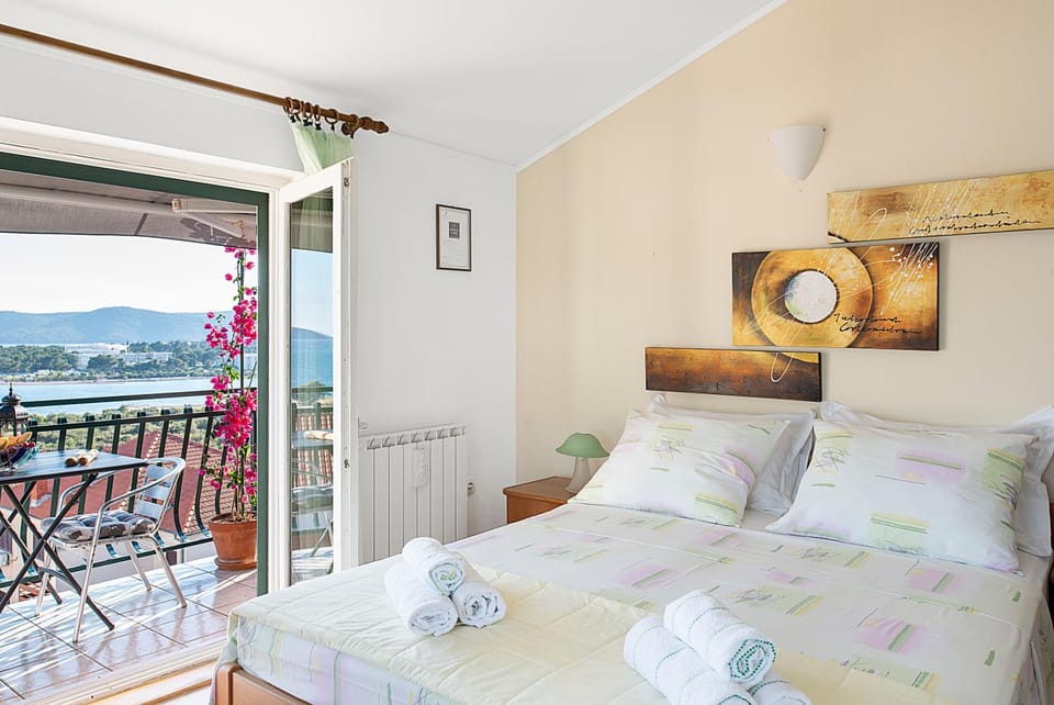 Bed, Sea view