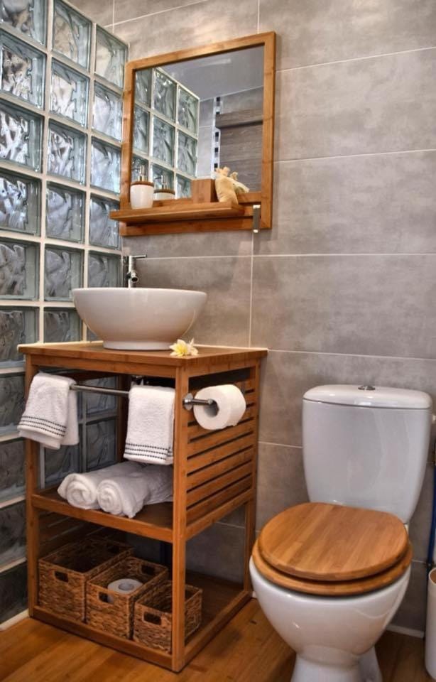 Toilet, Bathroom, towels