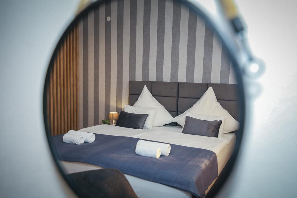 Staff, Photo of the whole room, Bedroom