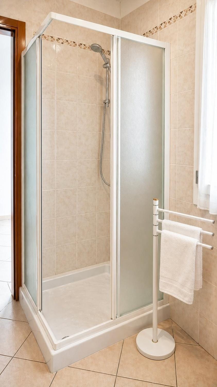 Shower, Bathroom, towels