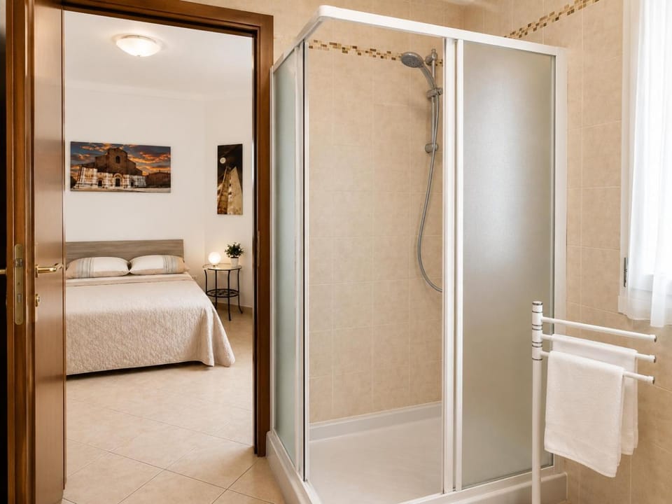 Shower, Bathroom, towels