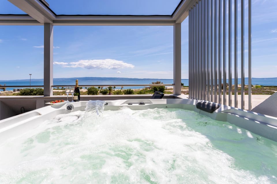 Day, Hot Tub, Hot Tub, View (from property/room), Balcony/Terrace, Sea view