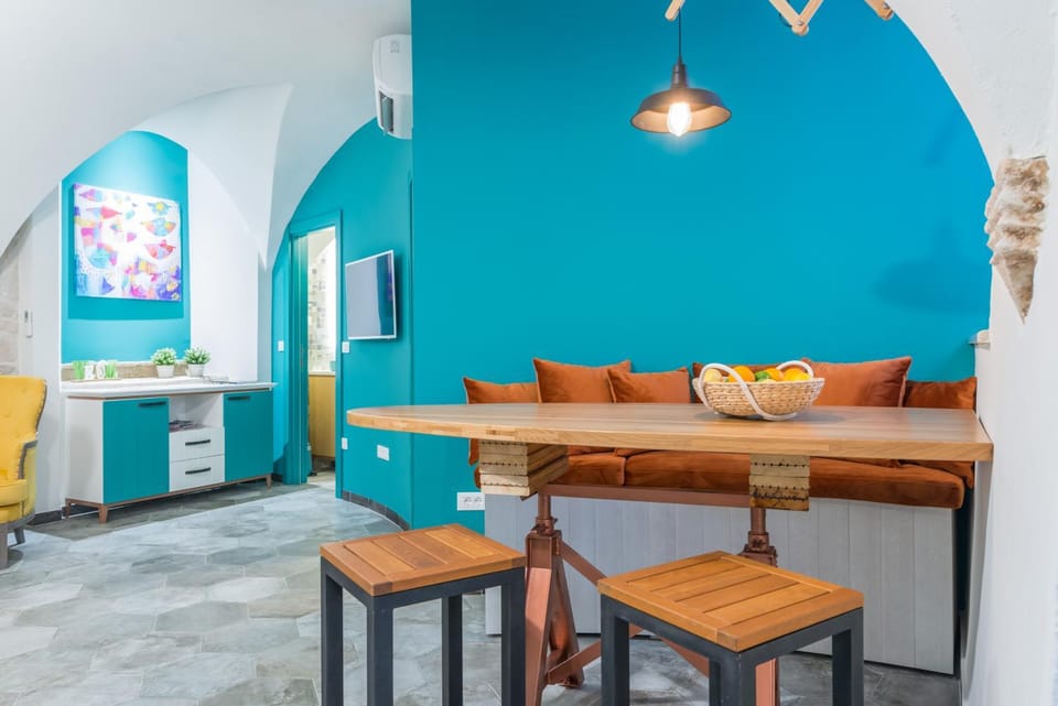 Bathroom, Seating area, Dining area