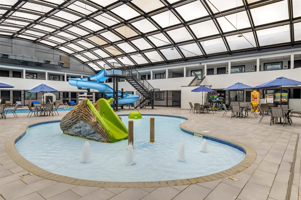 Pool view, Swimming pool
