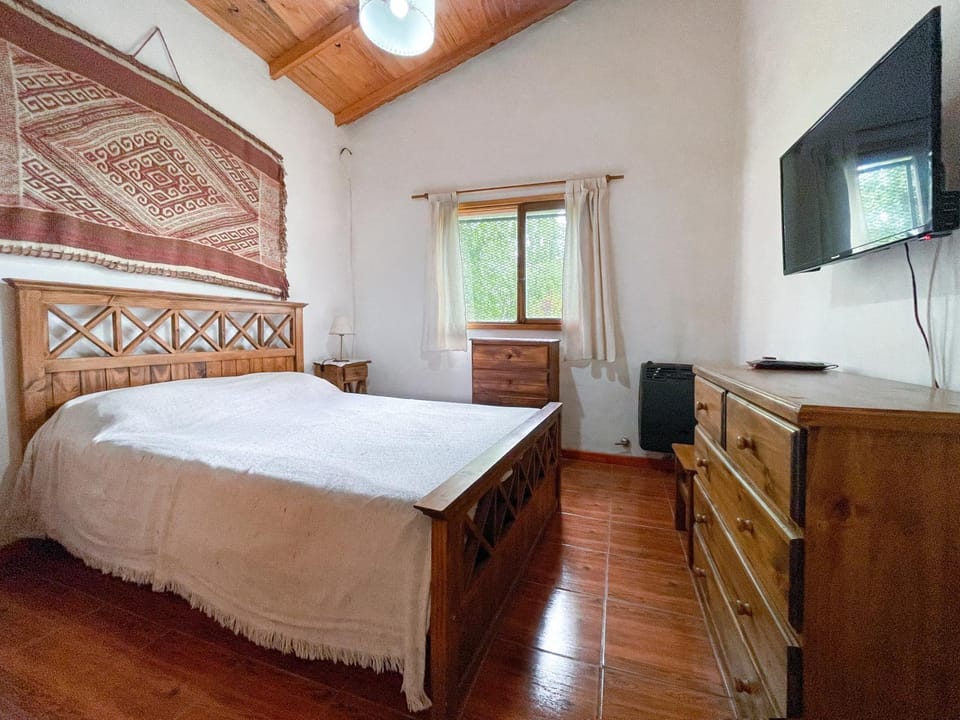 Bed, TV and multimedia, Bedroom, wardrobe