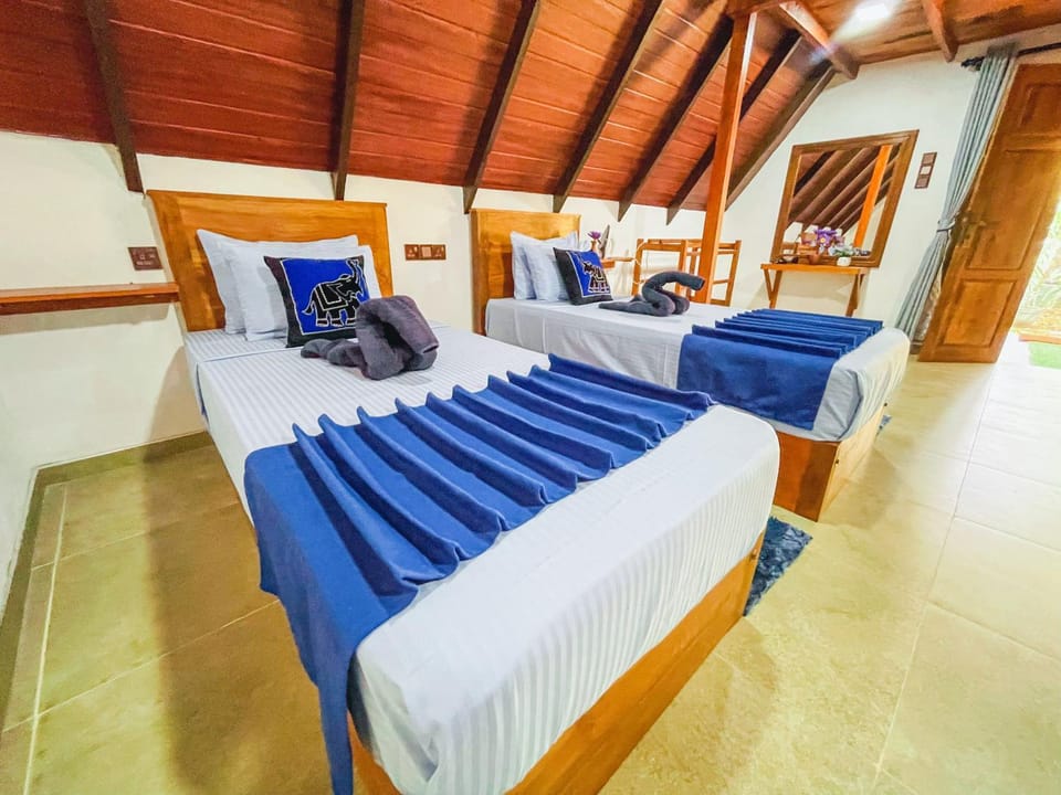 Bed, Living room, Photo of the whole room, Seating area, Bedroom