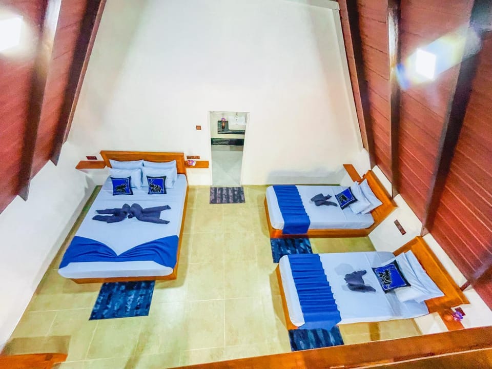 Bed, Living room, Photo of the whole room, Seating area, Bedroom, sunbed, air conditioner