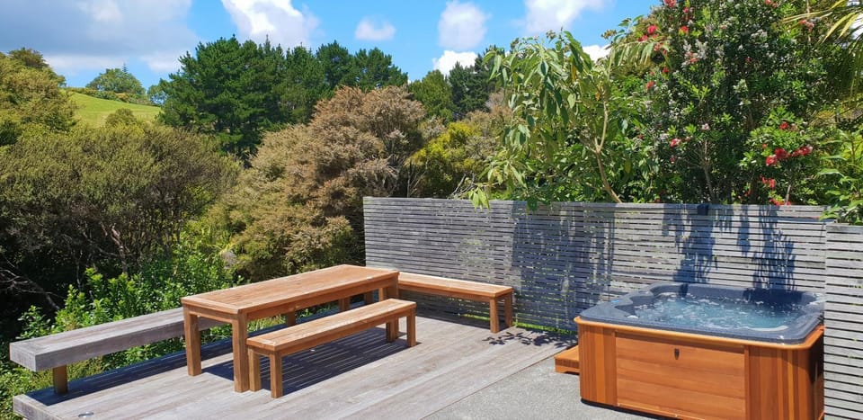 BBQ facilities, Hot Tub, Balcony/Terrace, Floor plan, Garden view, Family