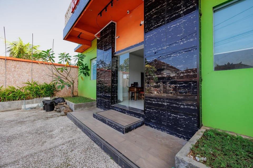 Facade/entrance