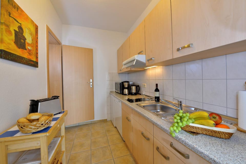 Kitchen or kitchenette, Photo of the whole room, Decorative detail
