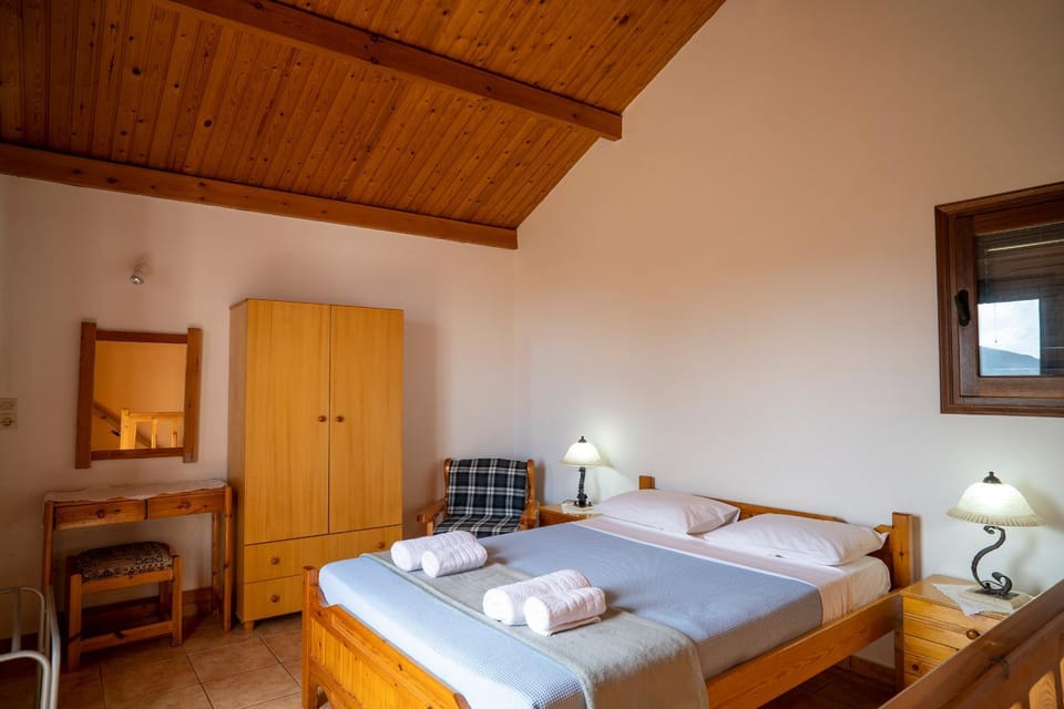 Bed, Bedroom, towels, wardrobe