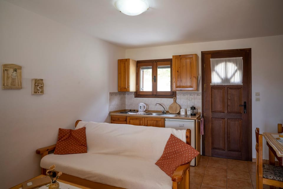 Kitchen or kitchenette, Seating area, pet friendly, stove