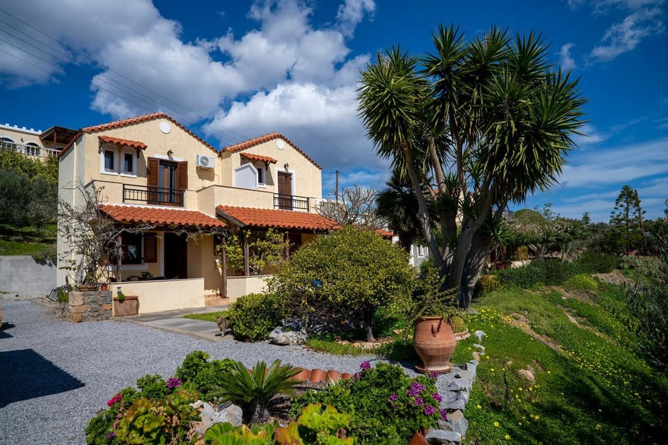 Property building, Spring, Day, Garden, Garden view