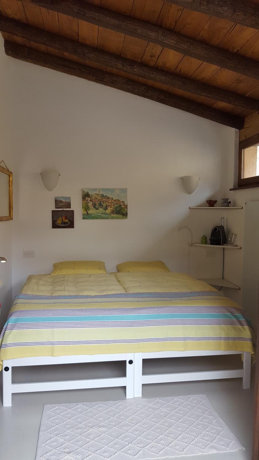 Photo of the whole room, Bedroom