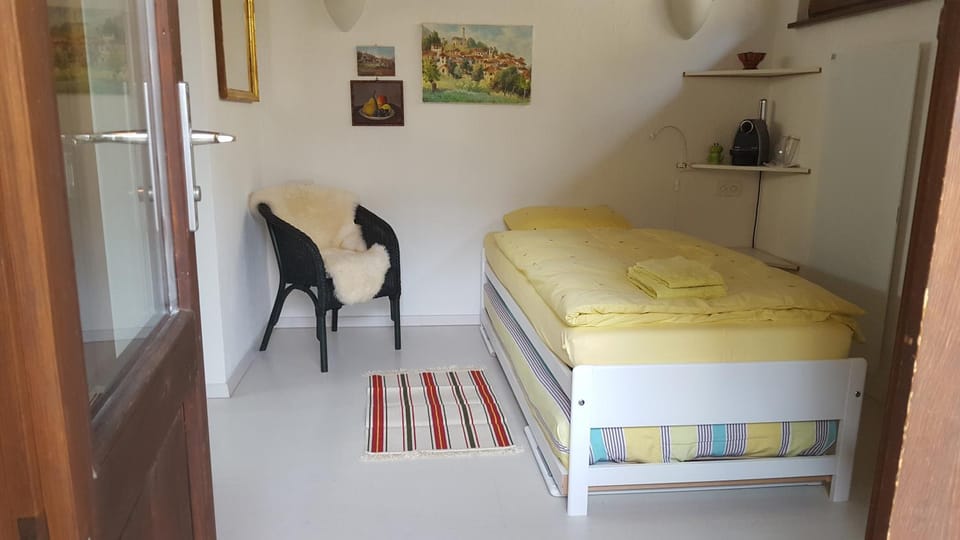 Photo of the whole room, Bedroom