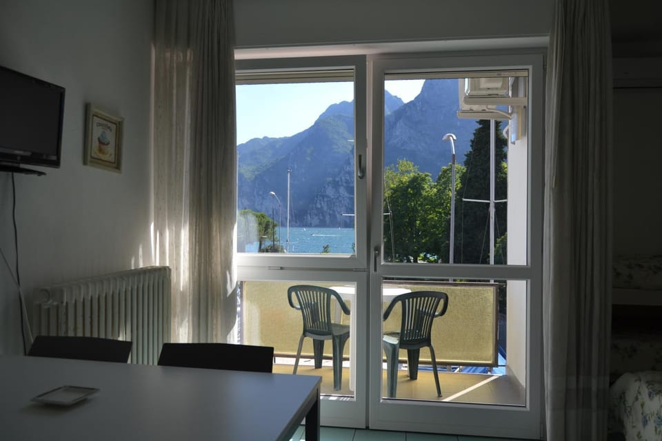 Balcony/Terrace, Living room, Lake view