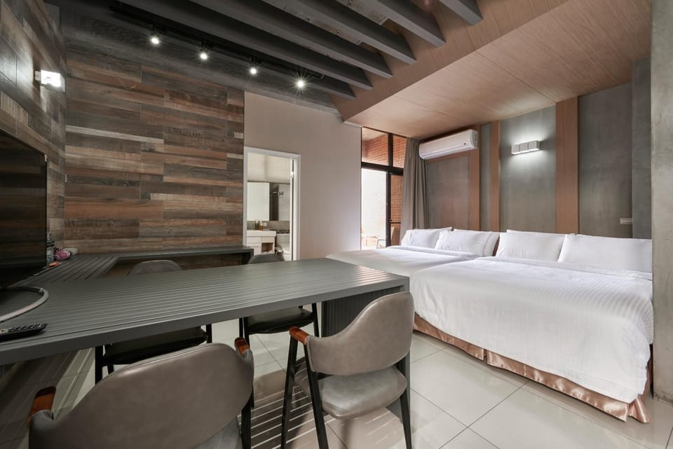 Balcony/Terrace, Bedroom, Pets, Inner courtyard view