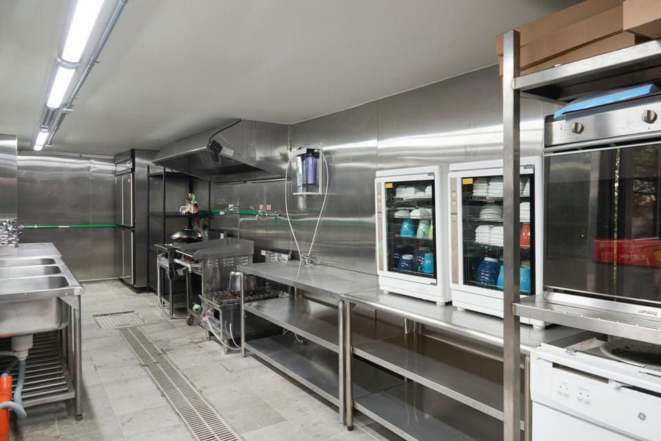 BBQ facilities, Kitchen or kitchenette, Communal kitchen, Garden view