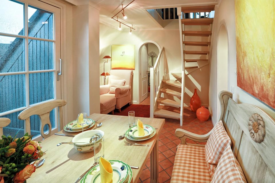 Seating area, Dining area