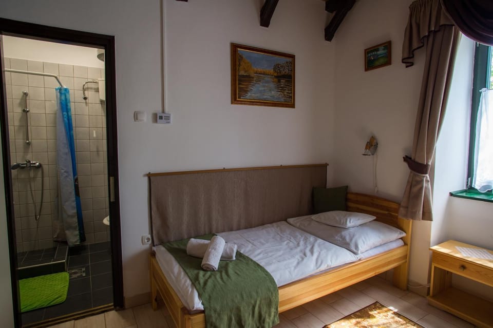 Piros Ponty Panzió Bed and Breakfast in Hungary