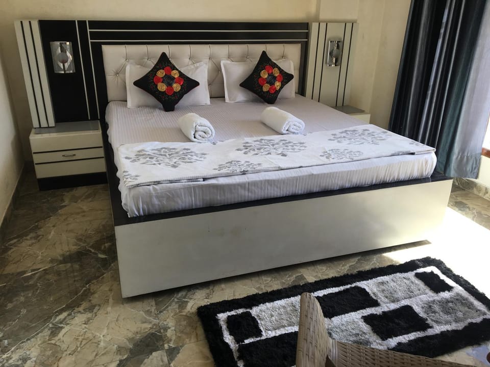 Valley view Barog Bed and Breakfast in Himachal Pradesh