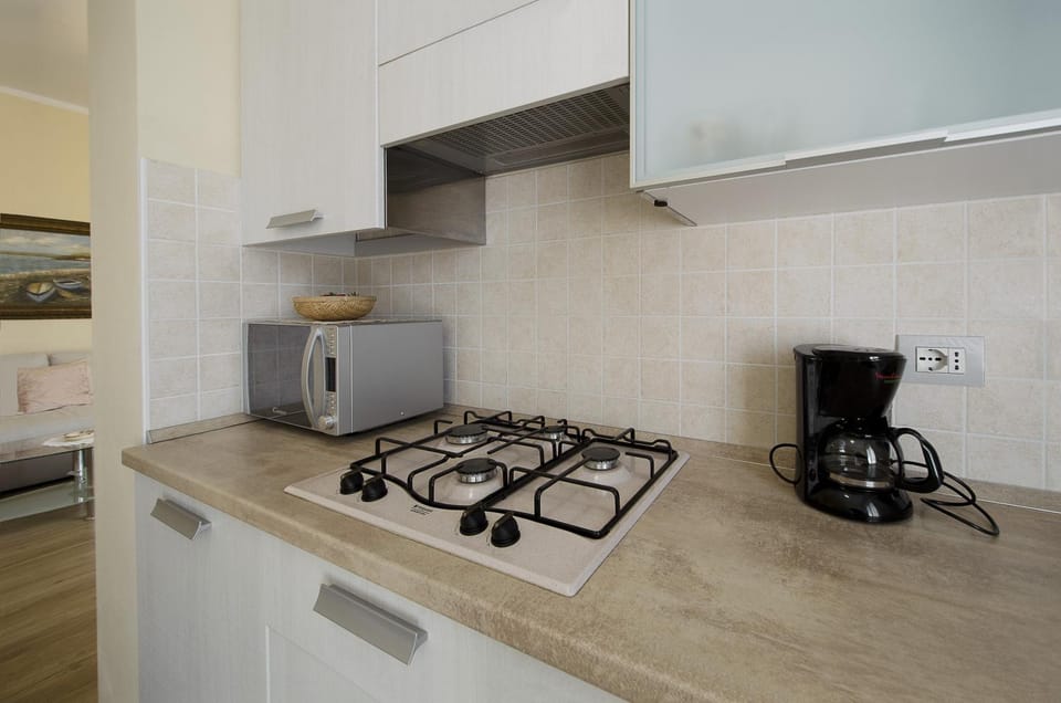 Kitchen or kitchenette, Living room