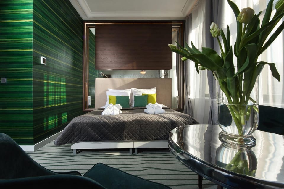 Bed, Seating area, Bedroom
