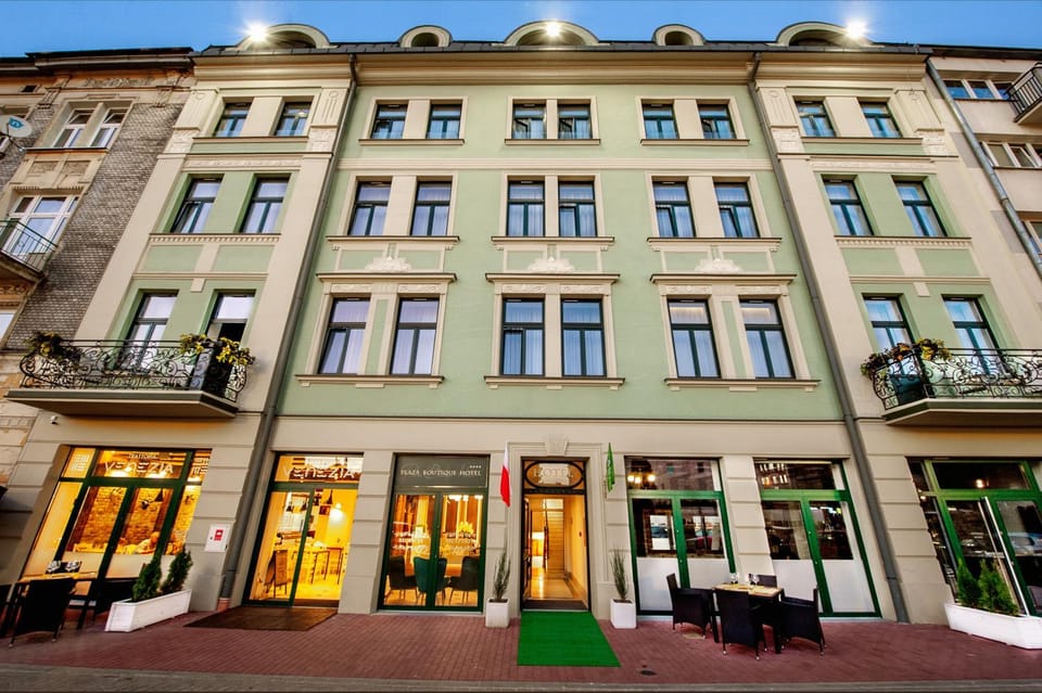 Facade/entrance, View (from property/room), Street view