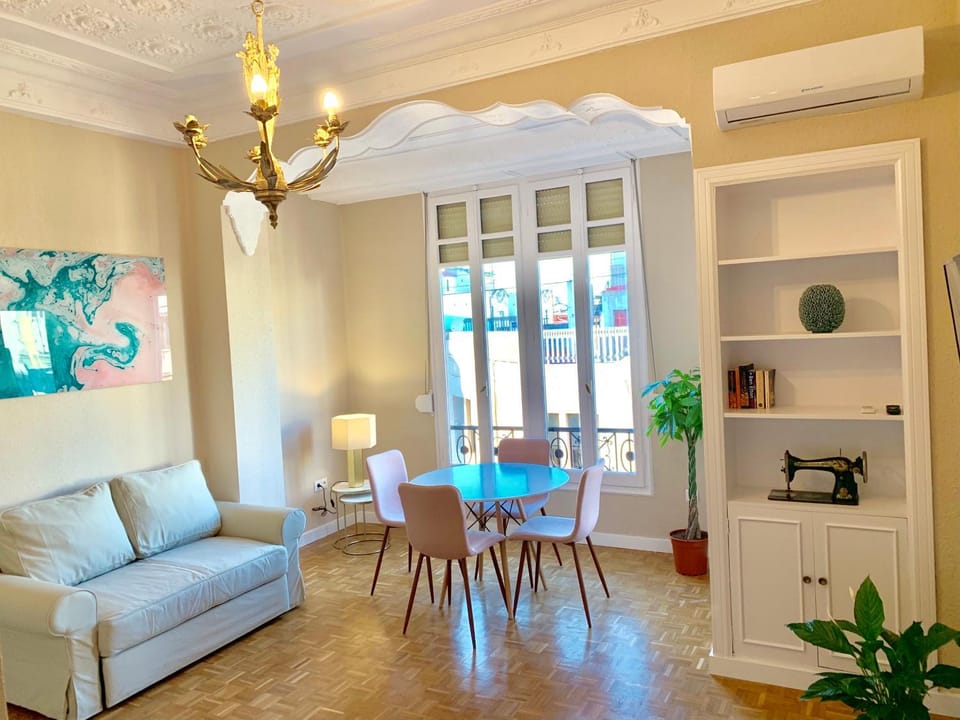 Living room, Seating area, Dining area