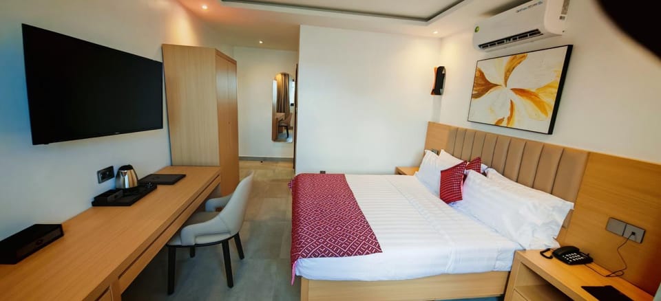 Bed, TV and multimedia, Photo of the whole room, Bedroom, air conditioner