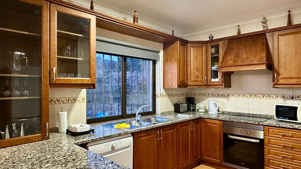 Kitchen or kitchenette, oven, stove
