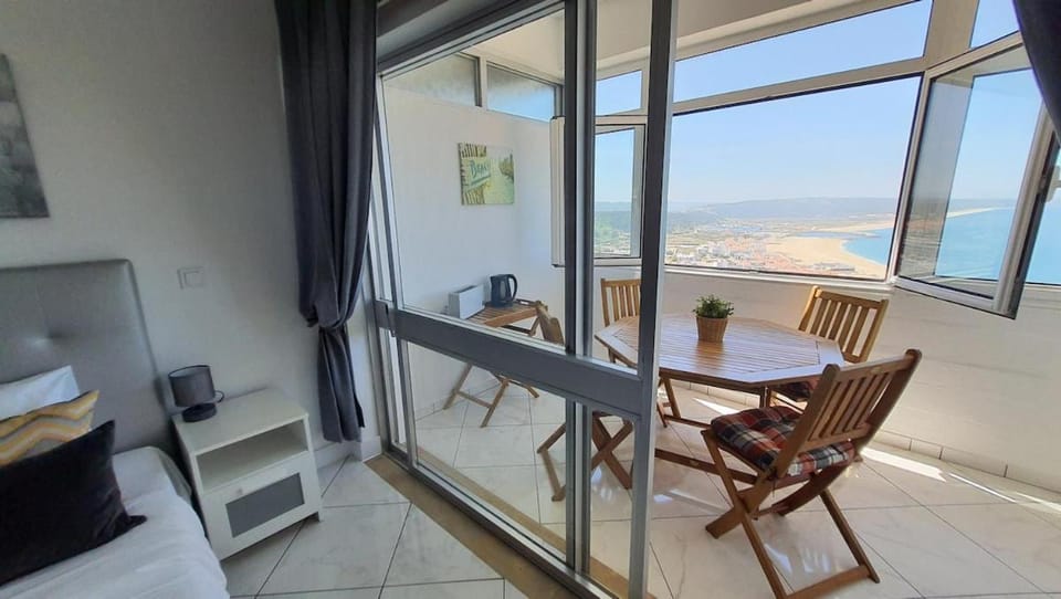 Front Ocean View Studio Apartment in Nazaré