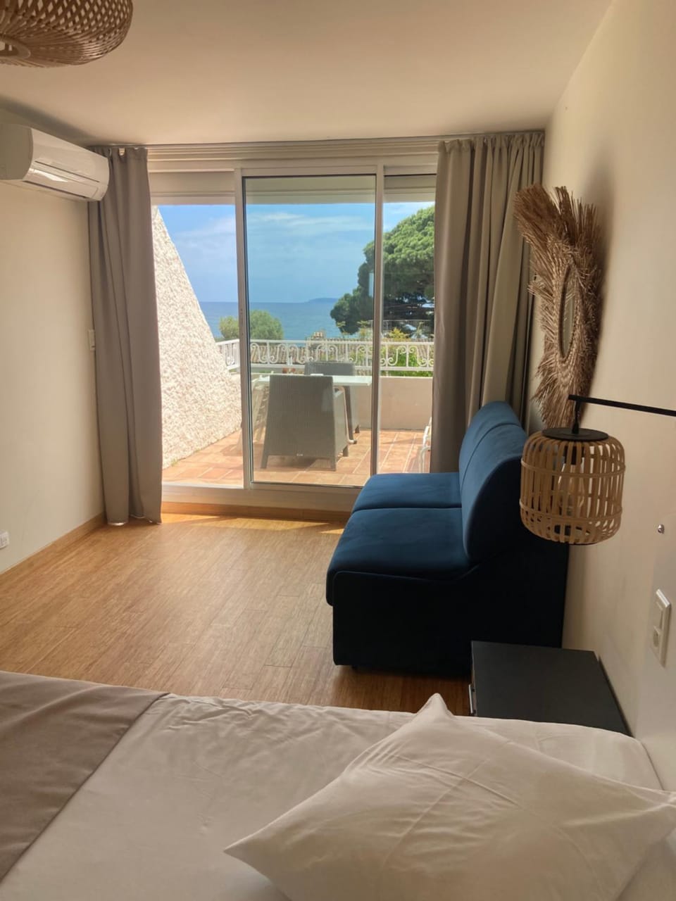 Natural landscape, Living room, Photo of the whole room, Sea view