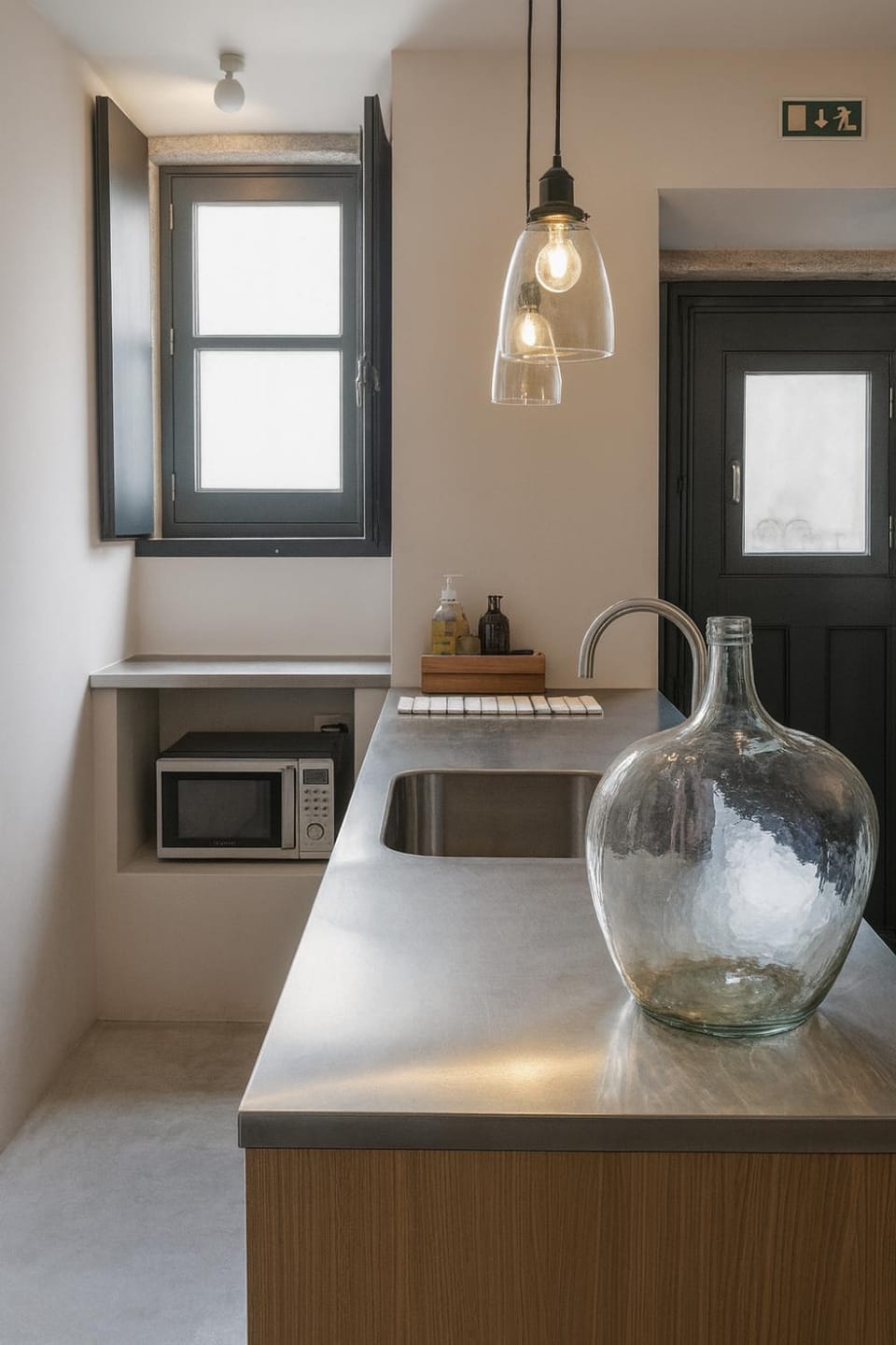 Kitchen or kitchenette, microwave, stove