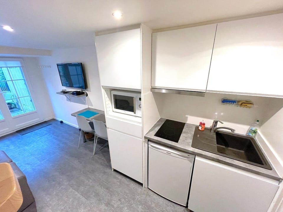 Kitchen or kitchenette, Living room, Seating area