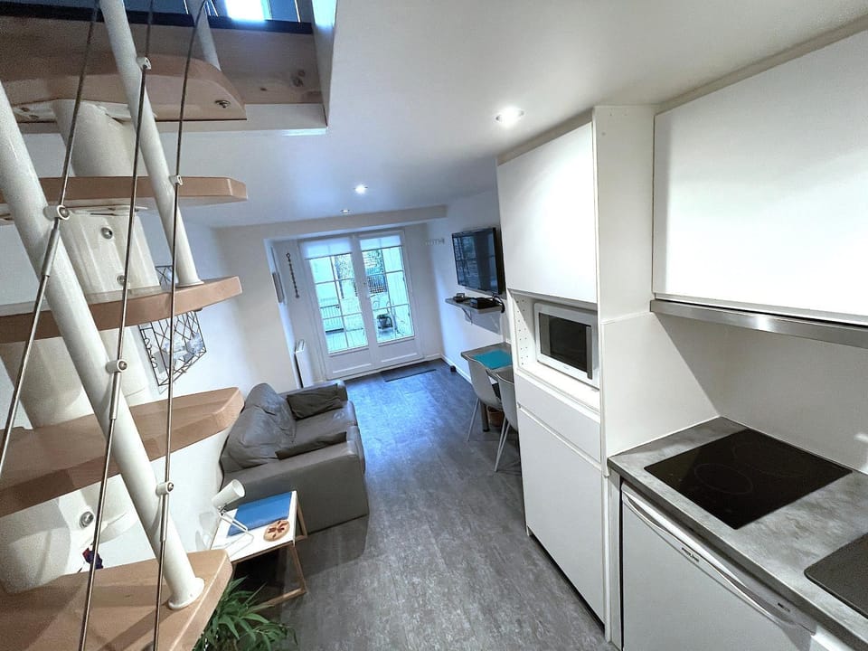 View (from property/room), Kitchen or kitchenette, Living room, Seating area