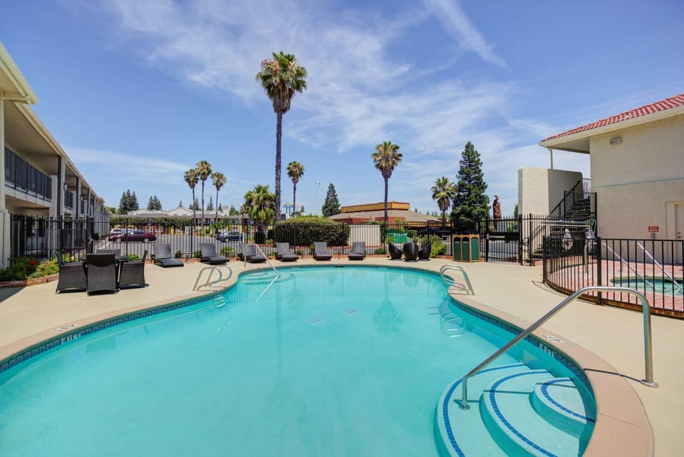 On site, Pool view, Swimming pool, Swimming pool