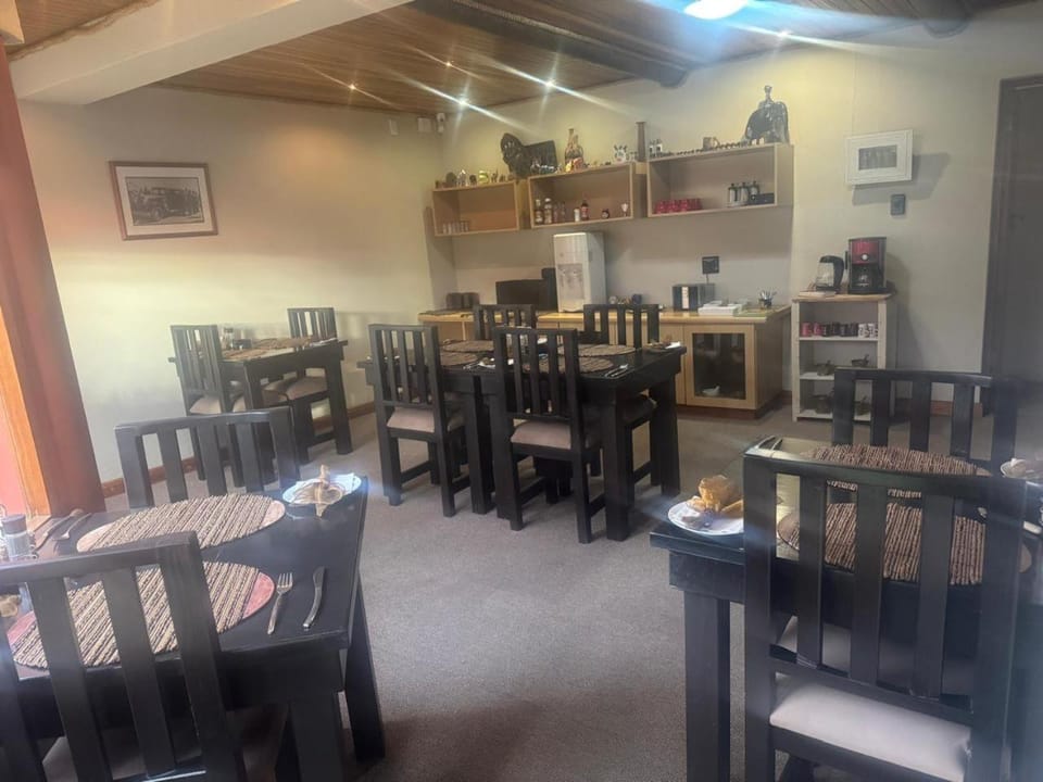 Seating area, Breakfast