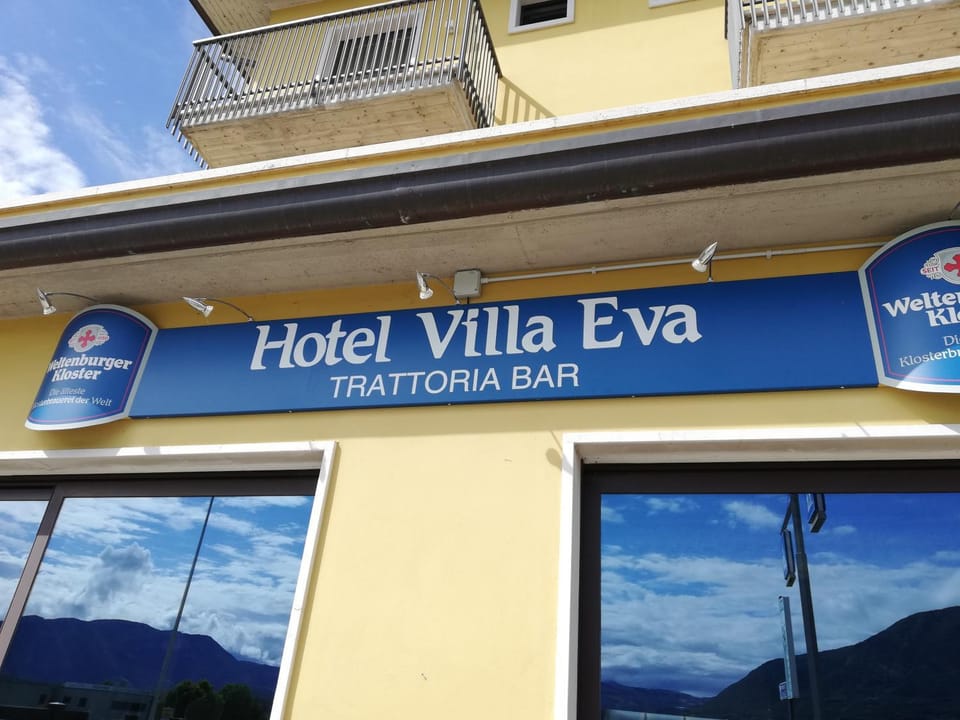Facade/entrance, Property logo or sign