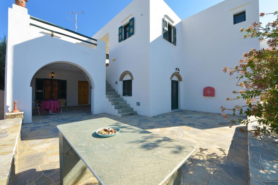 Property building, Patio, Facade/entrance