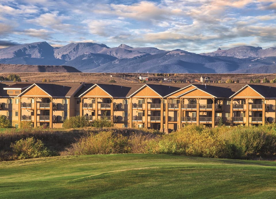 Property building, Natural landscape, Mountain view