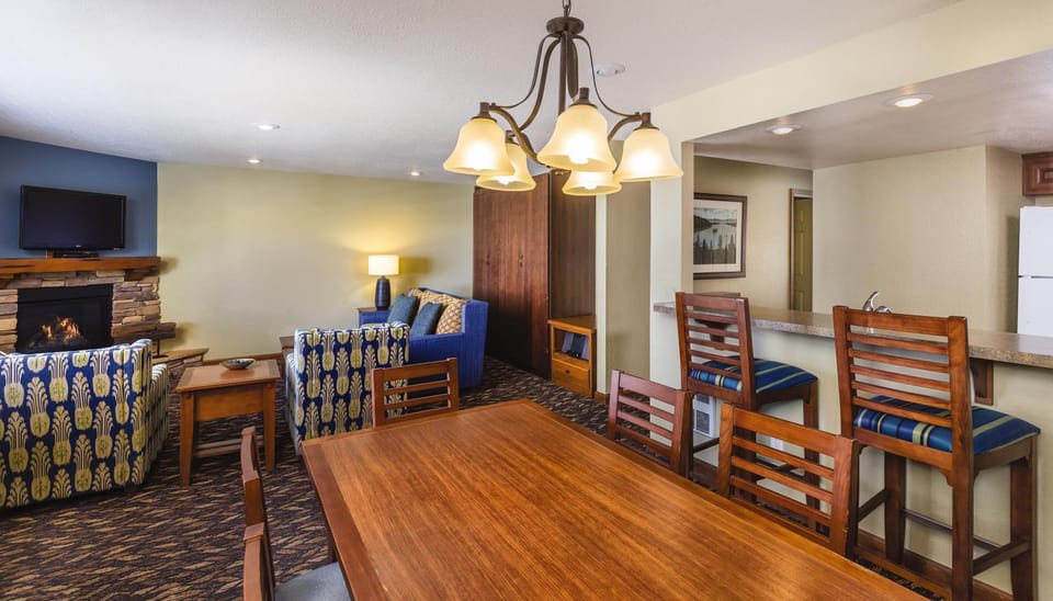 Living room, Dining area