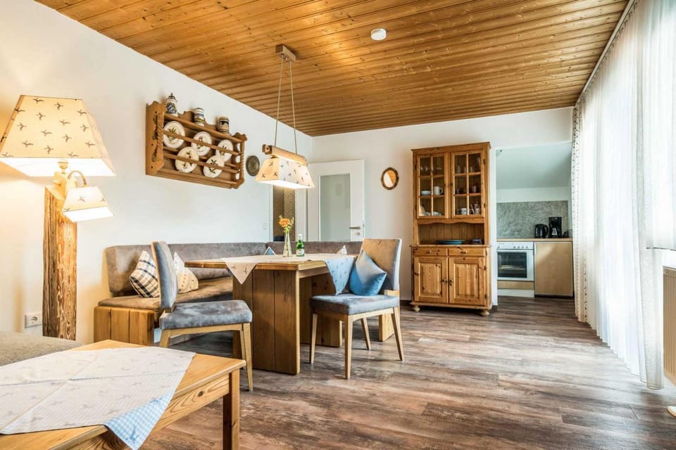 Kitchen or kitchenette, Living room, Seating area, Dining area