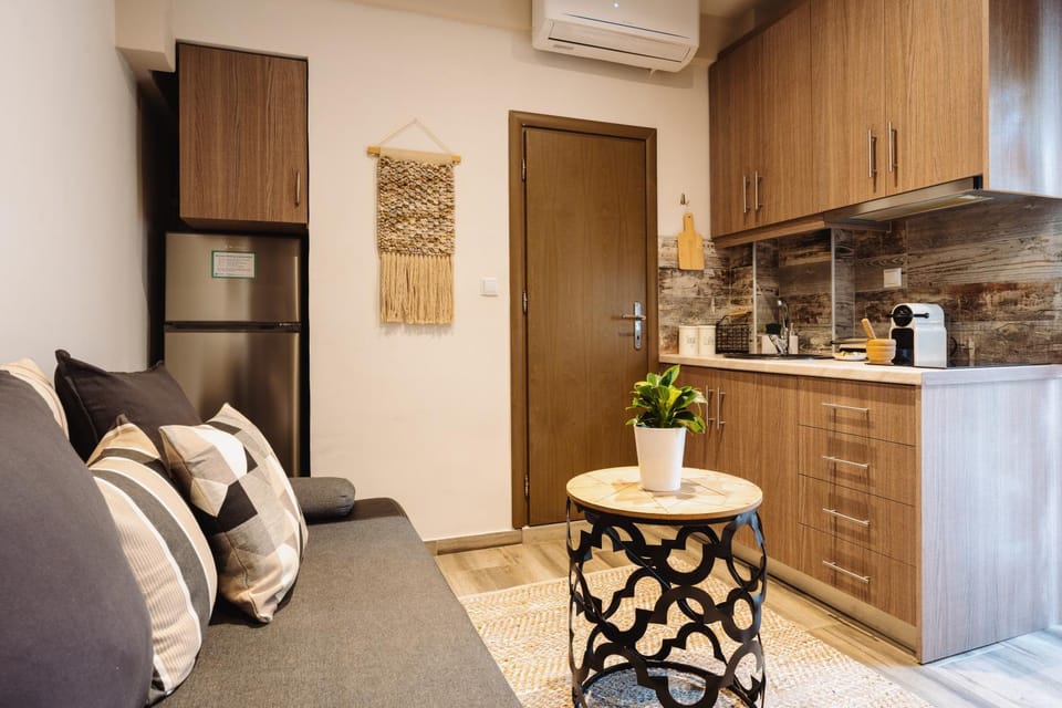 Coffee/tea facilities, Decorative detail, Seating area, kitchen, air conditioner