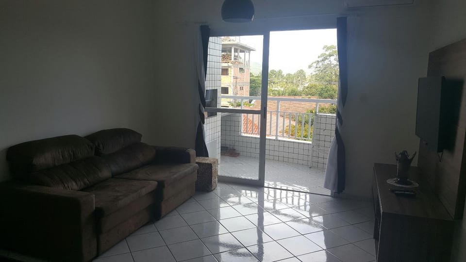 Duas Quadras Mar em Canasvieiras Edificio Ana Carolina com elevador e proximo trapiche Apartment in Florianopolis