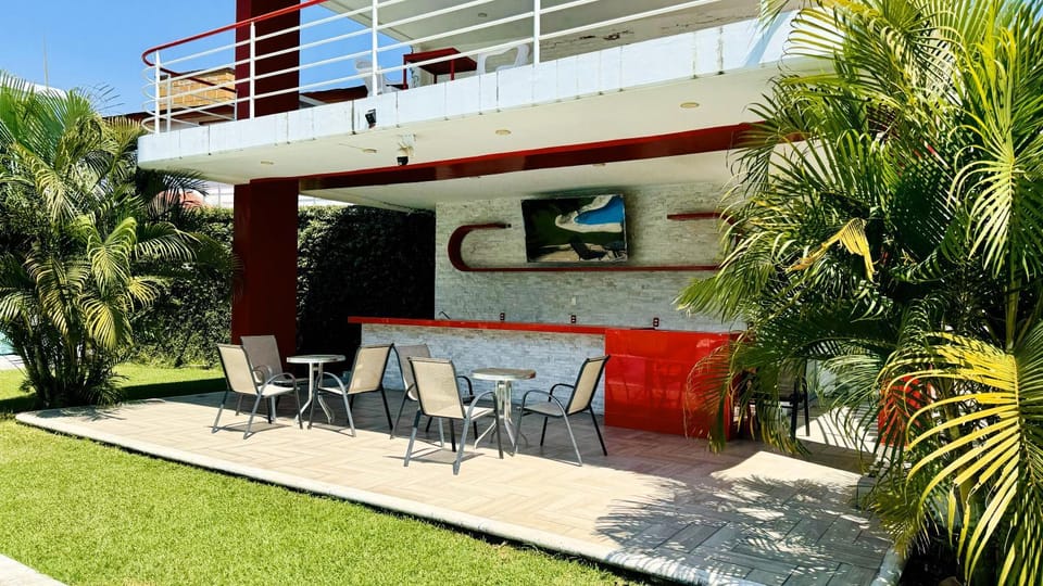 Property building, Garden, Balcony/Terrace