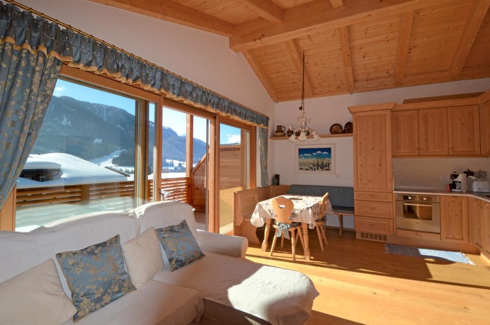 Communal lounge/ TV room, Kitchen or kitchenette, Dining area